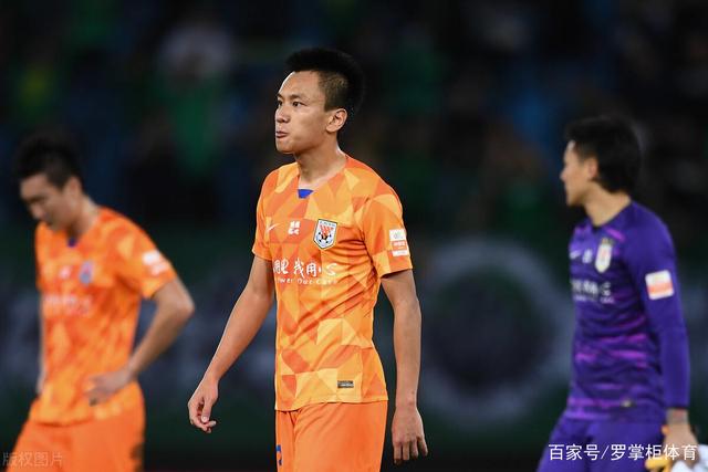 意甲-吉鲁传射约维奇破门 AC米兰3-2弗罗西诺内